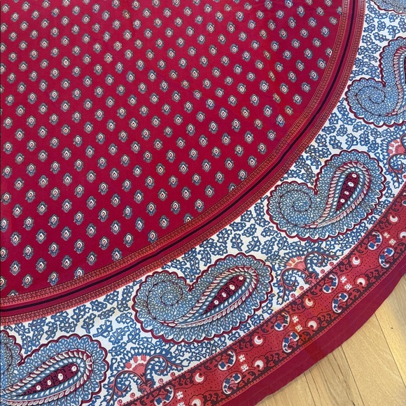 Vintage Williams of Sonoma Red Blue Paisley 70”Round Tablecloth - Picture 2 of 7